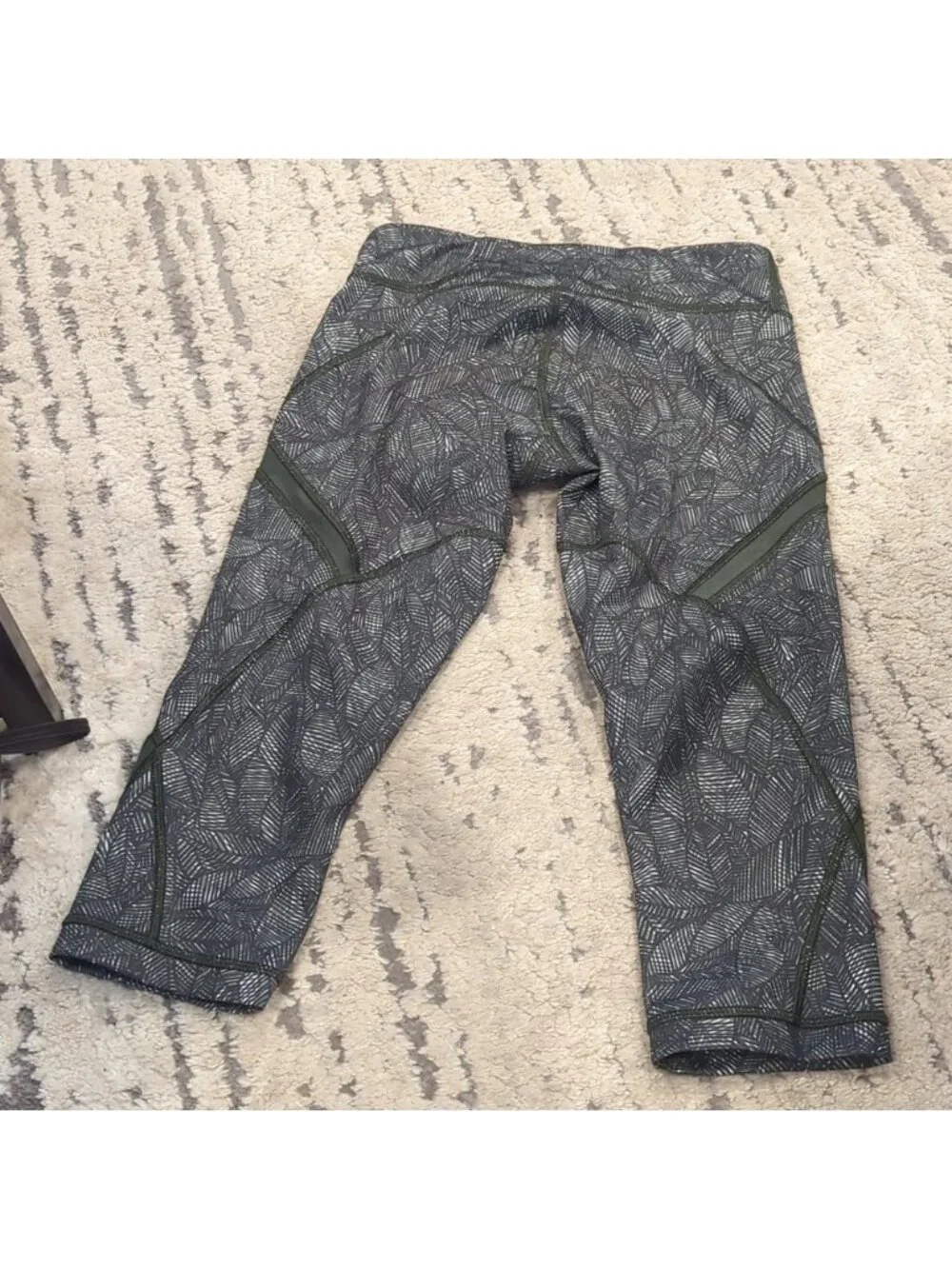 Lululemon Cool To Street Crop Jazzy White Gator Green like new